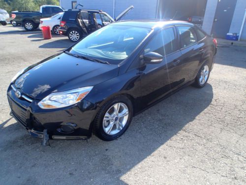 2013 ford focus se, salvage, damaged runs and lot drives, wrecked