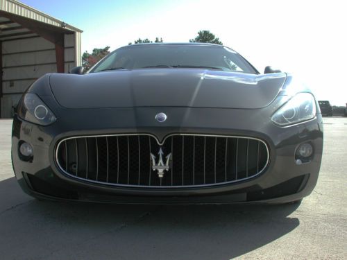 Maserati gt 2008 grey over light grey interior low miles