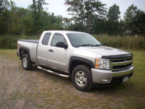 2007 chevy silverado z71 4x4 ext.cab lt excellent shape! 5.3 automatic