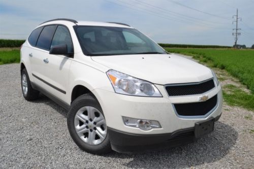 10 chevy traverse ls only 40k miles verynice suv priced right we finance!