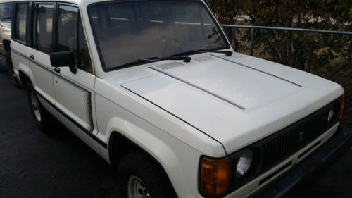 1986 isuzu trooper dlx sport utility 4-door 2.2l turbo diesel