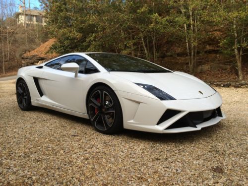 Lp 560-4 coupe......only 1900 miles!! ....egear....nav...rear camera.. &amp; more!