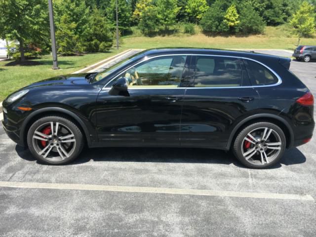 Porsche: cayenne turbo sport utility 4-door