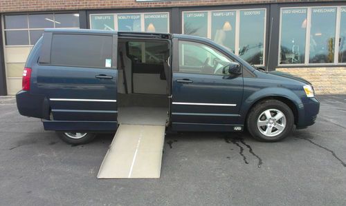 2008 dodge grand caravan sxt wheelchair van