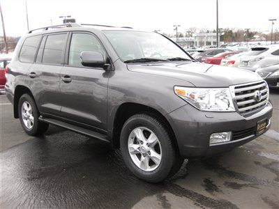 2010 land cruiser 4wd with navigation, dvd, third row, cool box, etc.