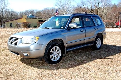 One owner 2007 suburu forester awd premium package, large moonroof, auto trans