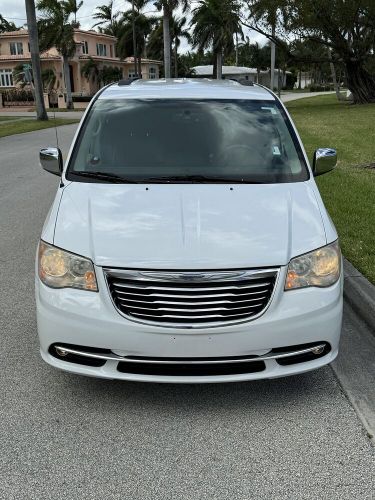 2014 chrysler town &amp; country power handicap ramp 42k miles dodge caravan!