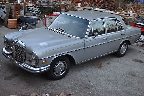 1969 mercedes benz 280se- 4 door/137,000 miles