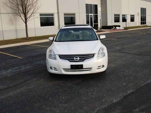 2010 nissan altima 3.5 sr v6 low mileage --- no reserve-----