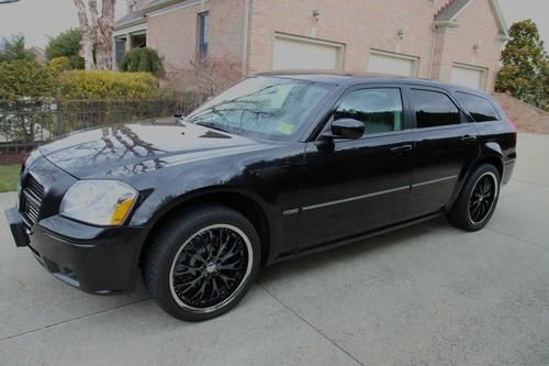 Dodge magnum r/t awd hemi 5.7 l 2006 custom only 12,250 miles  20" rims mint