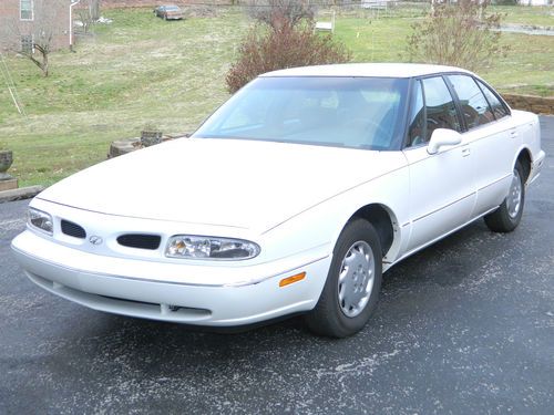 1998 oldsmobile eighty-eight 4dr white 1-owner non smoker lady driven 92k v6