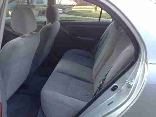 2006 Toyota Corolla LE Sedan 4-Door 1.8L, image 9