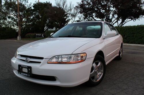 2000 honda accord ex..................one owner car..................super clean