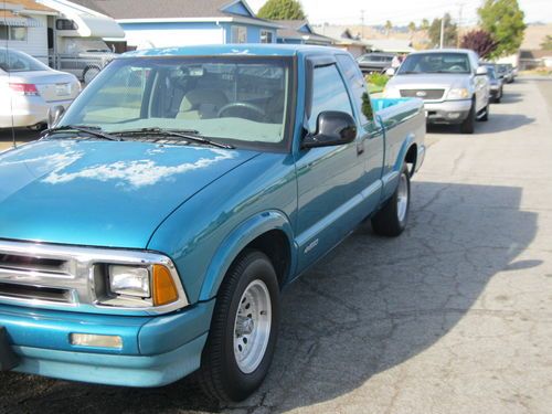 1995 chevy s-10  30k 0n 4.3  vortec  ls  ex-cab pick up truck