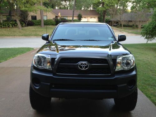 2011 toyota tacoma dbl cab 4x4$14,000