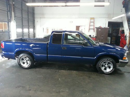 2000 chevrolet s10 ls extended cab pickup 3-door 2.2l