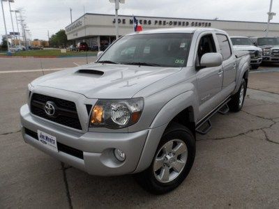 2011 pre runner trd sport  tonneau cover warranty back up camera