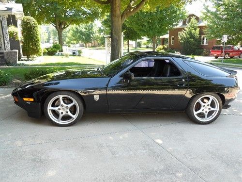 Black on black!!  92k actual miles!!  drive anywhere!!  turn-key car!! porsche