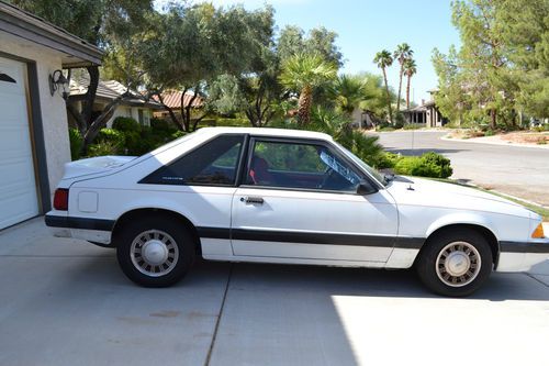 1989 ford mustang lx hatchback 2-door 2.3l