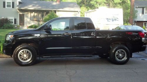 2009 tundra rock warrior- new 33'' toyo open country's clean- near flawless