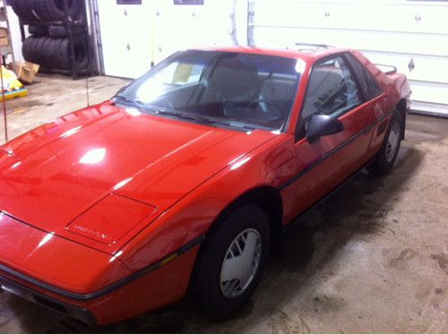 1984 pontiac fiero coupe 2-door 2.5 litre 1 owner excellent condition in &amp; out!
