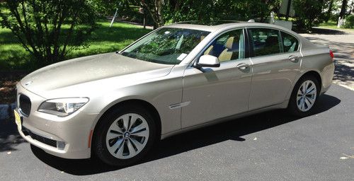 2011 bmw 740i base sedan 4-door 3.0l