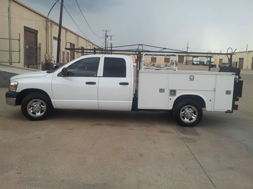 2008 dodge ram 2500 4 door crew cab 6.7l, utility bed with lift gate