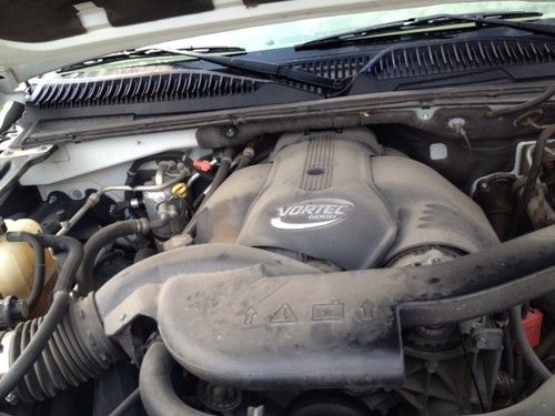 2003 GMC Yukon XL 1500 Denali Sport Utility 4-Door 6.0L, image 5