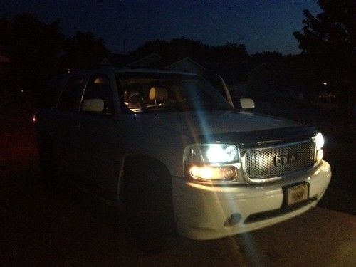 2003 GMC Yukon XL 1500 Denali Sport Utility 4-Door 6.0L, image 8