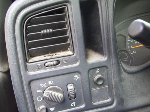 Chevy - Pickup Truck - 2005 - Chevy Silverado - Automatic - White -, image 12