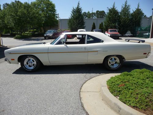 1970 road runner white in excellent condition