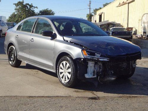 2013 volkswagen jetta s sedan damaged rebuilder only 7k miles economical starts!