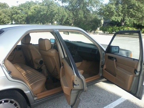 1989 Mercedes-Benz 190E 2.6 Sedan 4-Door 2.6L Desert Taupe Metallic NO RESERVE!!, image 3