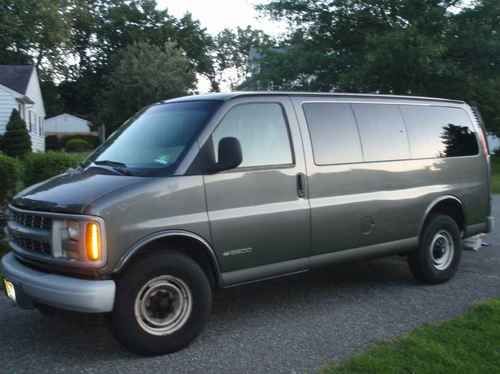 2000 chevrolet express 2500 ls standard passenger van 3-door 5.7l v8 rwd