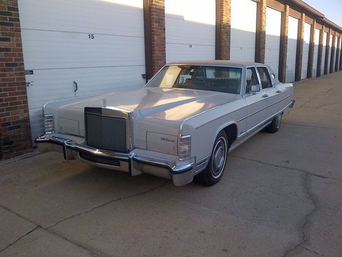 1977 Lincoln Town Car, image 2