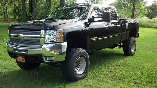 Chevy silverado 2500hd lifted loaded lt ltz 6.6 duramax diesel