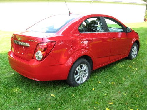 NO RESERVE REPAIRABLE WRECKED 2012 Chevrolet Sonic LT 4-Door 1.8L SALVAGE, image 2