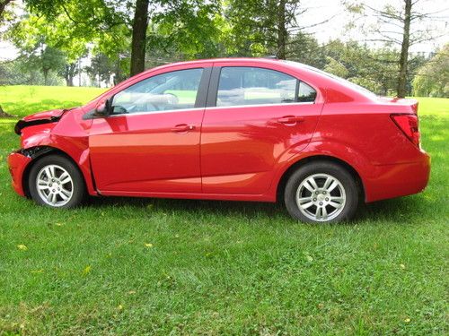 NO RESERVE REPAIRABLE WRECKED 2012 Chevrolet Sonic LT 4-Door 1.8L SALVAGE, image 5