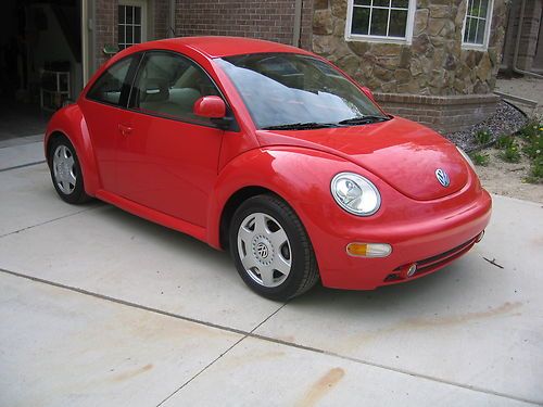 1998 Volkswagen Beetle Base Hatchback 2-Door 2.0L, image 2