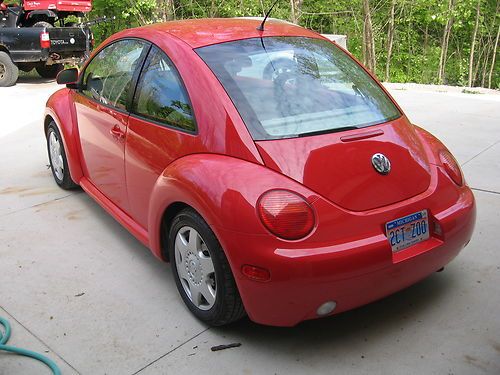 1998 Volkswagen Beetle Base Hatchback 2-Door 2.0L, image 3