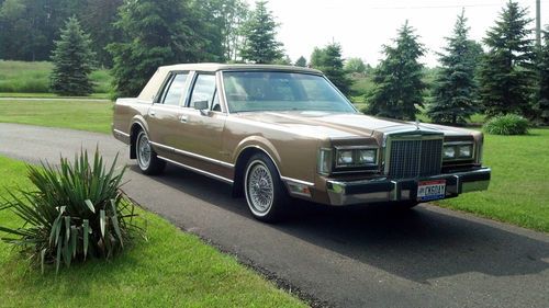 Lincoln town car