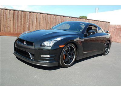 2012 nissan gt-r  black edition