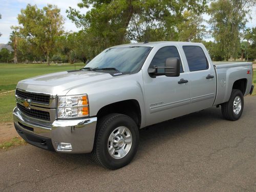 2010 2500 lt 6.6l diesel duramax**no reserve*** 7k miles mint cond..z71. 1 owner