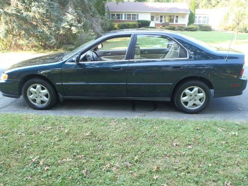 1995 honda accord ex&gt;&gt;only 86k miles&lt;&lt;runs great-no rust-no reserve