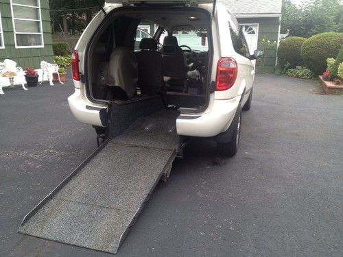 2002 dodge grand caravan se handicap wheelchair rear entry ramp van