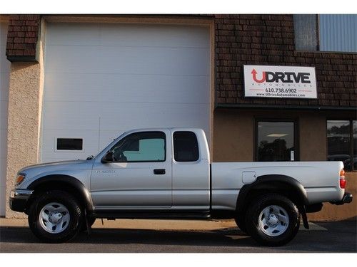 49k miles 5 speed 1owner new tires new brakes extended cab sr5 4x4!