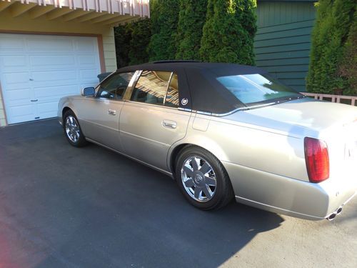 Silver beauty 04 cadillac- dts-sunroof ac seats-loaded