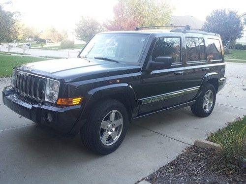 Jeep commander 4x4 awd black 2010