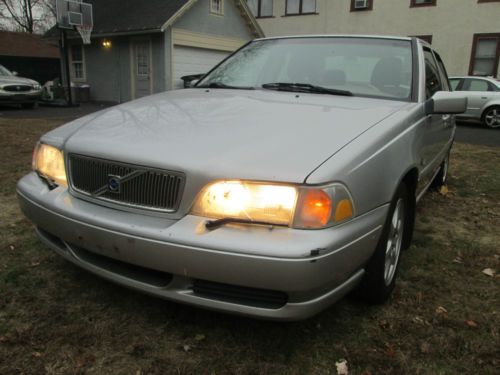 2000 volvo s70 sedan wow~!~ clean car great running l@@ks good i say buy it now!