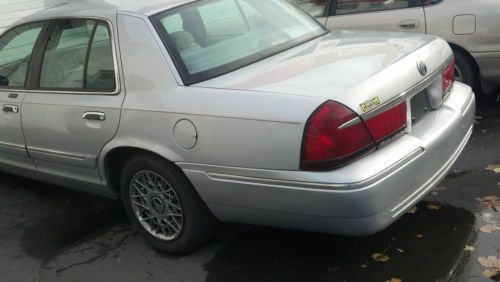 1999 Mercury Grand Marquis GS Sedan 4-Door 4.6L, image 2